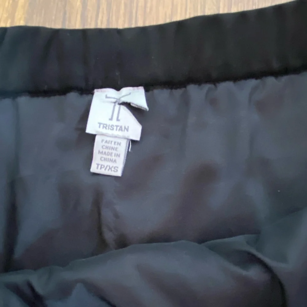 🌷 Tristan 🌷 Black Soft Suede Velvet Feel Knee Length Skirt NWOT - Picture 5 of 7